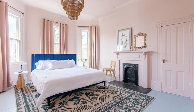 Savannah Stay with Style 3BR, Walk to Everything!