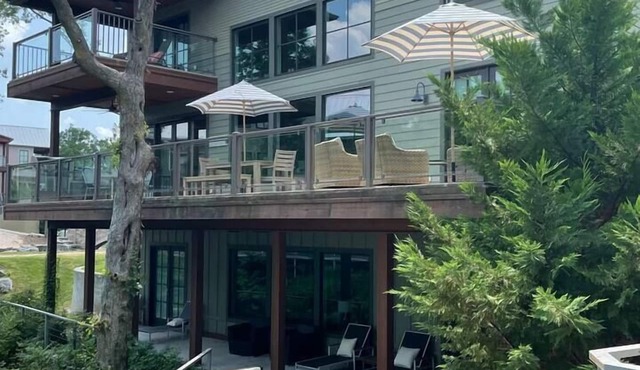 Save 15% Off 4 Night Stay! Amazing Waterfall/Lake Views! Pool, Dock!