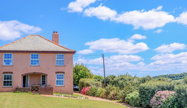 SAVERNAKE, pet friendly, with a garden in Thurlestone