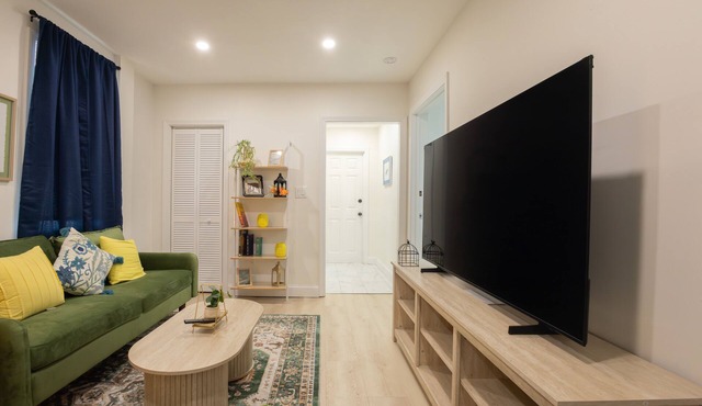 Savin Hill Gem - 4BR-2BA - Walk to T + Parking