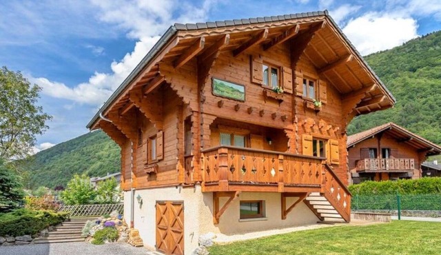 Savoyard Chalet – Stay Between Lake and Mountains