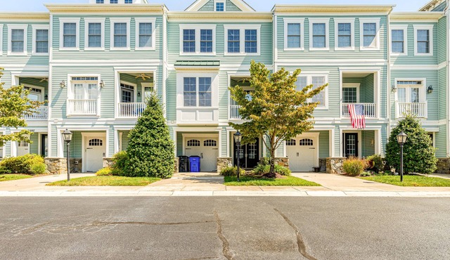 Sawgrass at White Oak Creek dog-friendly townhouse with a pool, tennis, & AC