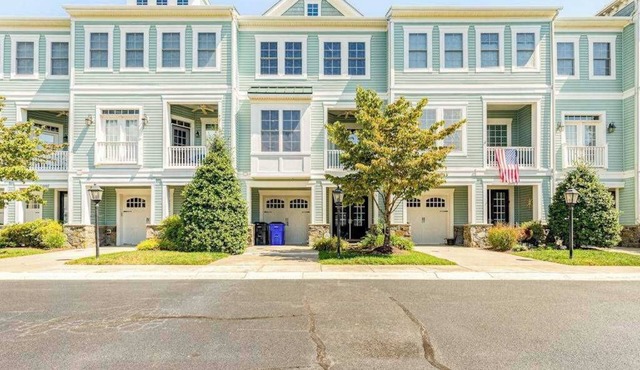 Sawgrass at White Oak Creek dog-friendly townhouse with a pool, tennis, & AC