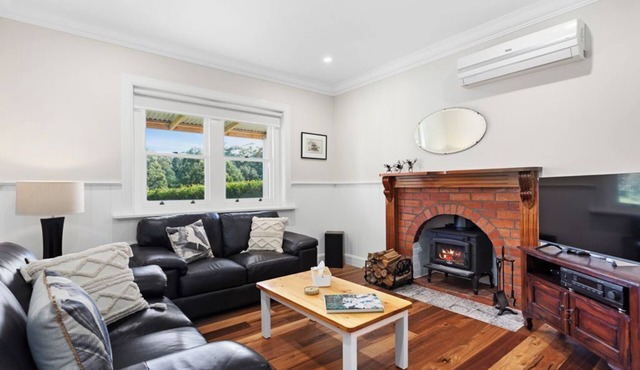 Sawmill Cottage in Icy Creek