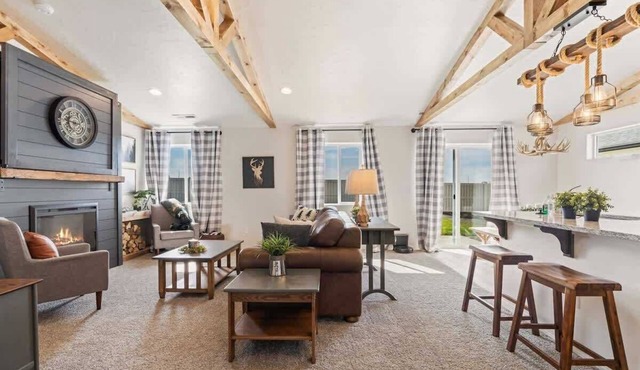 Sawtooth Mountain View Family Home, Caldwell