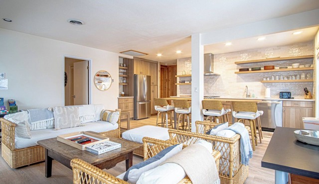 Sawtooth Ski Condo - Hot Tub + Walk to Ski Slopes!