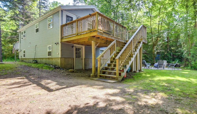 Sawyer Lake Retreat w/Decks: Walk to Beach!