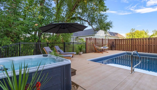 Sawyer Retreat with private pool and hot tub!