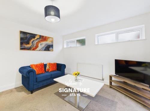 Saxon Home by Signature Stays - Pool & Gym Access - Parking