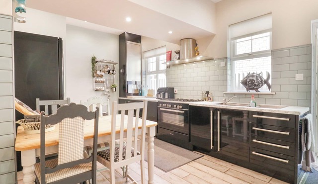 SAXON LODGE COTTAGE, family friendly in Felixstowe, Suffolk