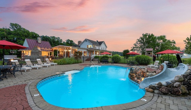 Saybrook Hall | Pickleball, Pool, and Hot Tub!