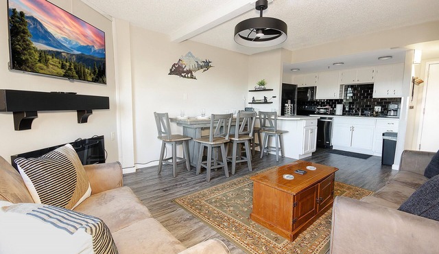 SC 1319 | Alpine Retreat | Cozy Nights & Warm Fireplace, Free Hot Tub