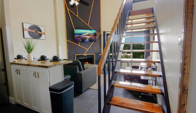 SC 2508: Spoil yourself in this remodeled & classy 2BR loft w/pool!