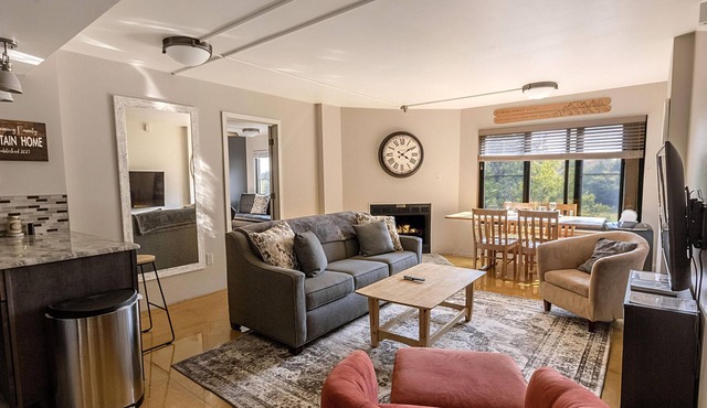 SC 5406: Elegant 2BR w/King bed! Modern kitchen, perfect for summer with pool!