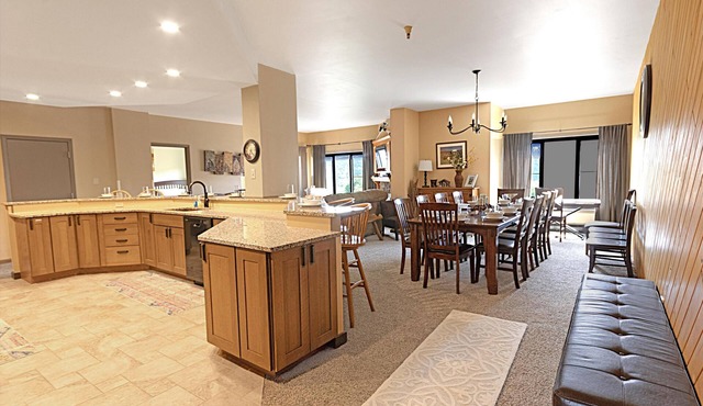 SC 5801: Spacious Penthouse | Huge Kitchen & Room for Everyone