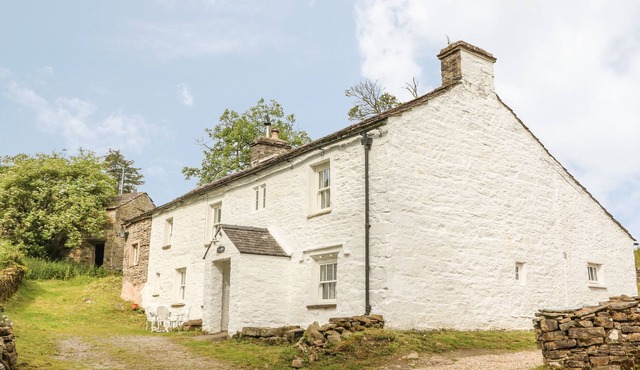 SCALE GILL FOOT, pet friendly, character holiday cottage in Cowgill