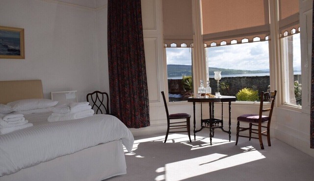 Scalpsie Bay Apartment sleeps 3 with sea views.