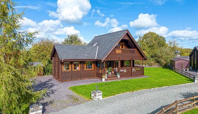 Scandi Cabin in Heart of Anglesey with Parking