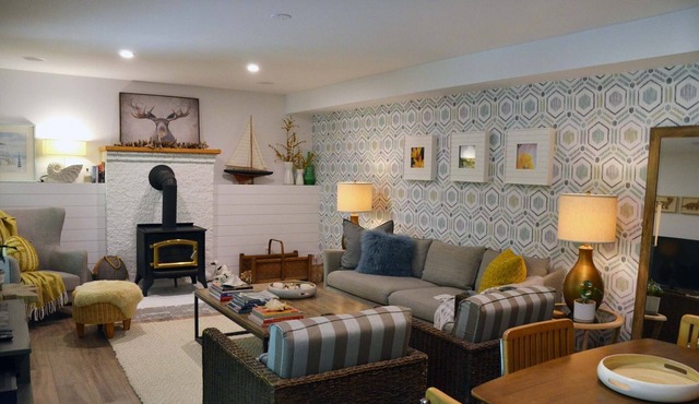 Scandi Coastal-Private & Cozy 2 bdrm walkout basement.