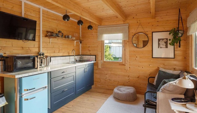 Scandi-Style Cabin in Bideford, Private Parking