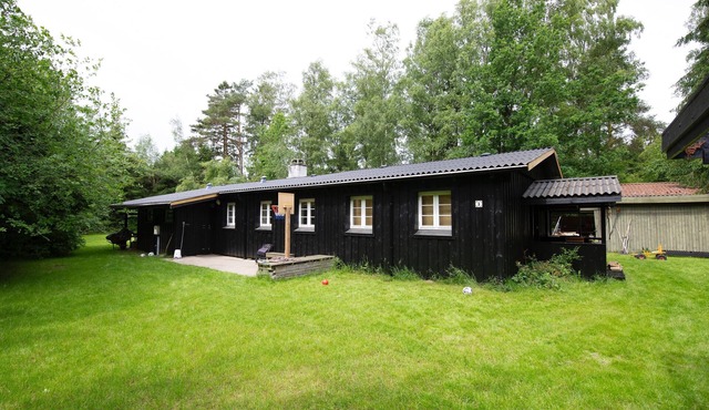 Scandinavian 3-bedroom summerhouse in charming Tisvilde Hegn