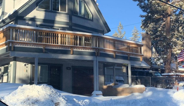 Scandinavian Chalet in Coveted Boulder Bay- 5 mins walk lake & near Ski Resort