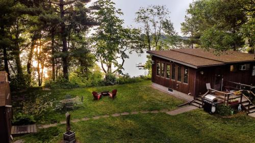 Scandinavian Lake Cabin Ideal for Romantic Getaway