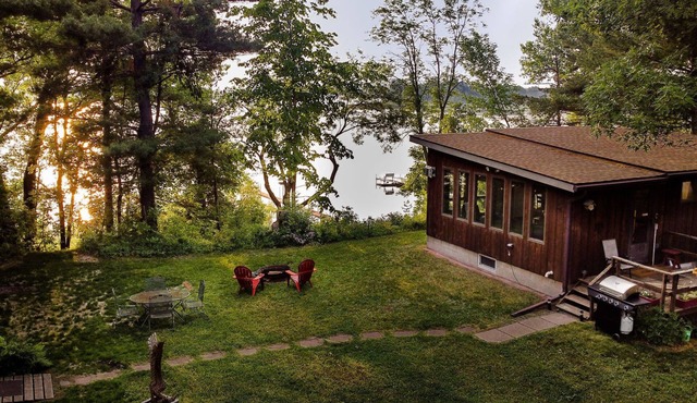 Scandinavian Lake Cabin Ideal for Romantic Getaway