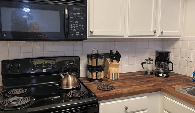 Scandinavian style home sleeps 10w/extra parking