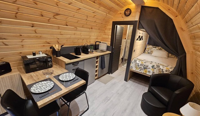 Scandinavian wooden pod for 2 people with WiFi