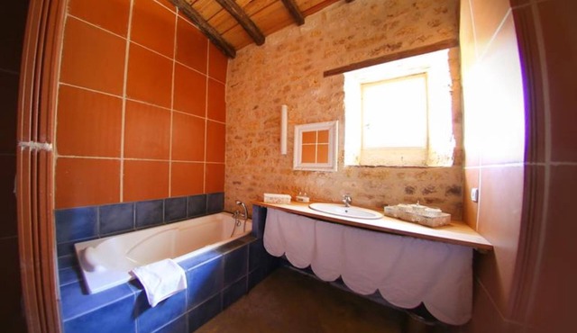 SCARABEE-Triple-Private Bathroom