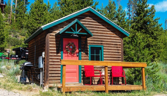Scarlet Paintbrush Cabin at Wild Acre Cabins