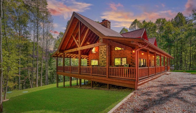 Scarlet Ridge - 6BR/3BA - walking distance to Old Man's Cave