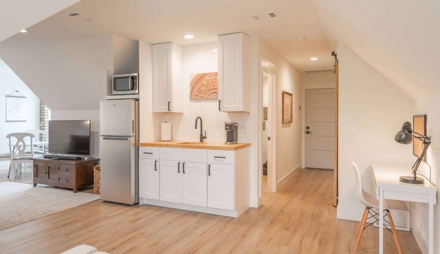 Scarlet Ridge Retreat | Near DT Austin, Wineries & More!