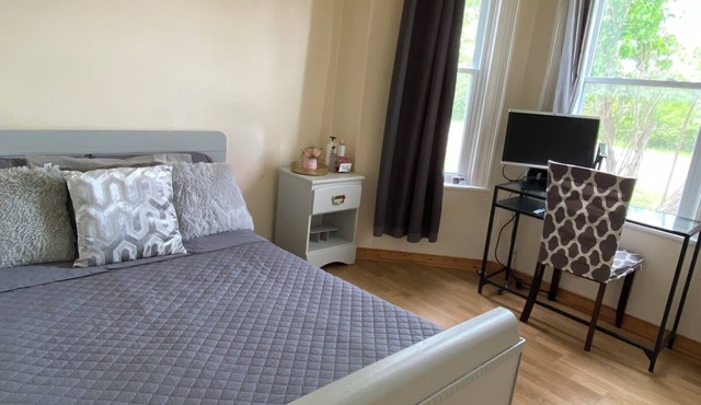 Scenic 2-Bedroom+Waterfront Home+FreeParking