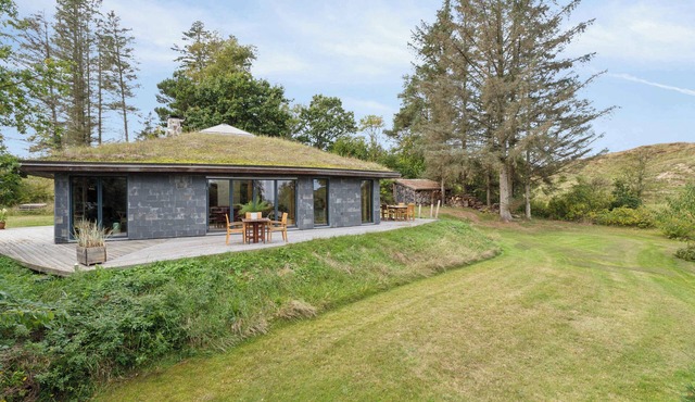 Scenic 2025 summer house with sea view