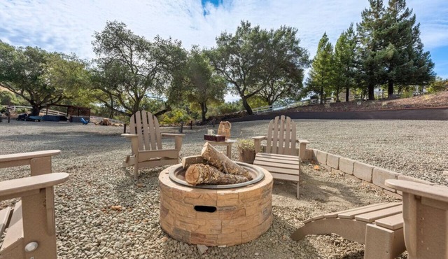 Scenic 3 Acre Napa Valley Escape - Upper Level