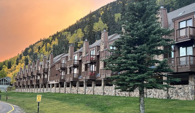 Scenic 3BR/3BA by Purgatory w/Pool, Hot Tubs, Sports Courts and Game Room