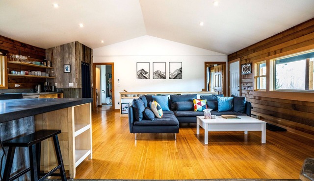 Scenic 4 Bedroom Mountain Home with AC+Fenced Yard