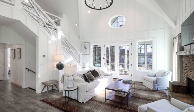 Scenic 4BR 2BA Lake Burton Home