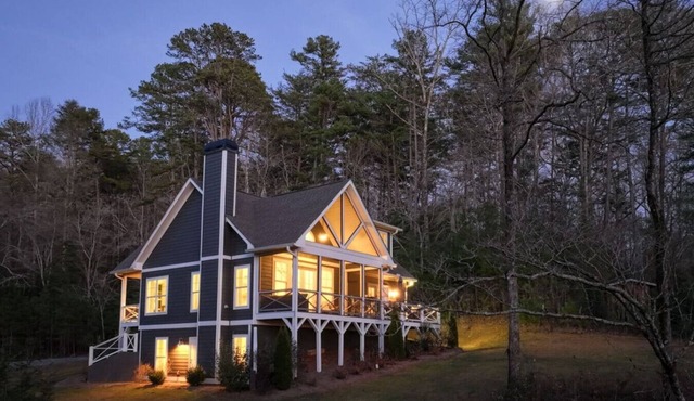 Scenic 4BR|3BA Contemporary Lake Burton Home w/Hot Tub