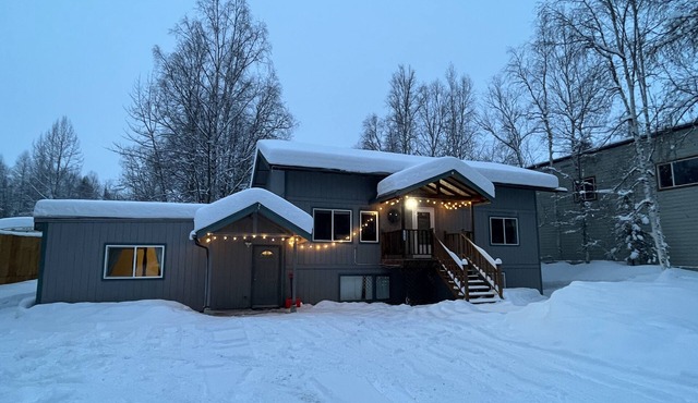 Scenic Alaskan cabin in the mountains