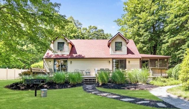 Scenic and Stunning Lakefront Home with Large Yard