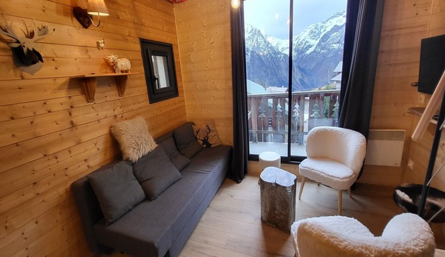 Scenic Apartment with Garden