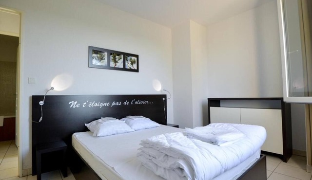 Scenic Apartments with On-site Pool and BBQ Area | Near Lac de Jouarres