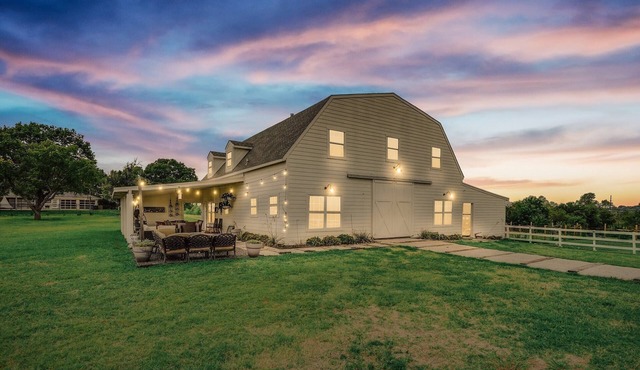 Scenic Barndominium, Hot tub & Separate Suite