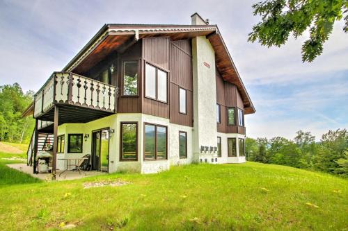 Scenic Bartlett Home w/Deck - 1 Mi to Storyland!
