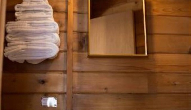 Scenic Bay Motel room 1