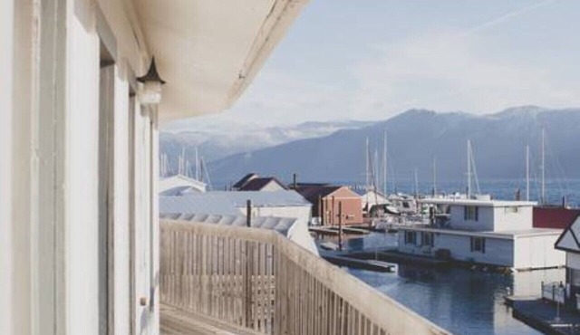 Scenic Bay Motel room 2