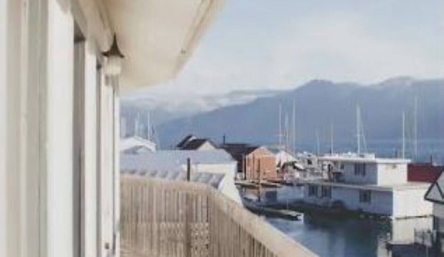 Scenic Bay Motel room 3